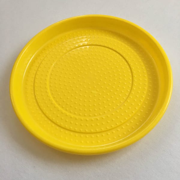 Chick feeder