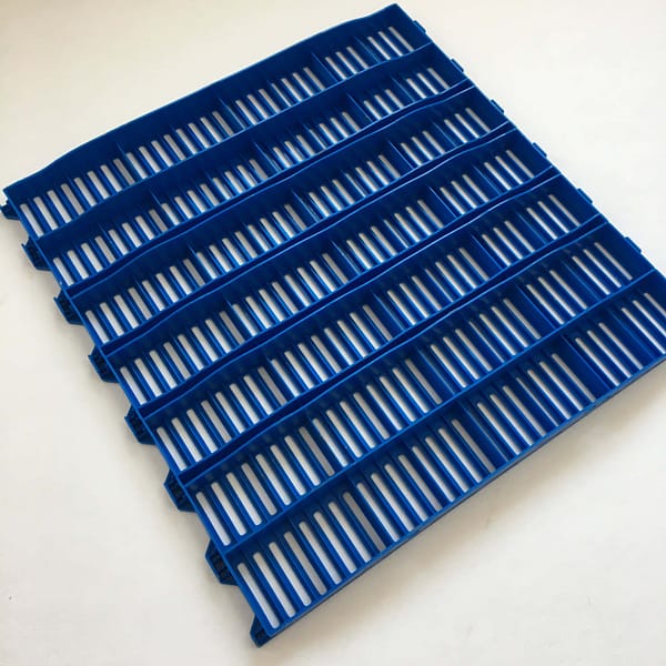Pig plastic slat