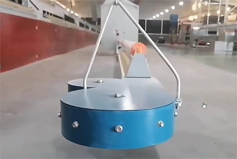 Male chain feeding system