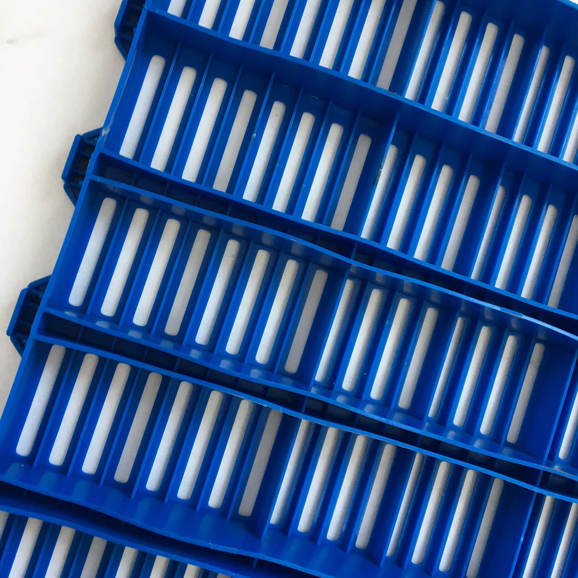Pig plastic slat